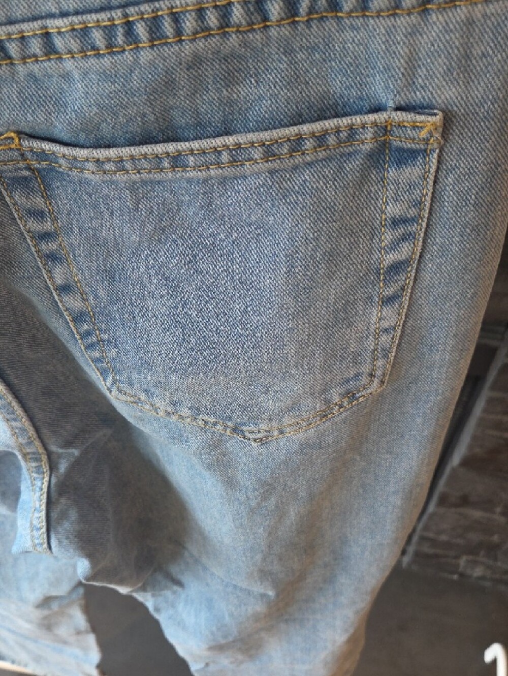 PrettyLittleThing Ripped Jeans - Picture 10 of 10